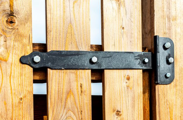 Gate Hinge Repair in Cartersville